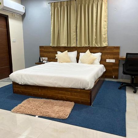 ויסאקפאטנם Beach Town Hotel מראה חיצוני תמונה