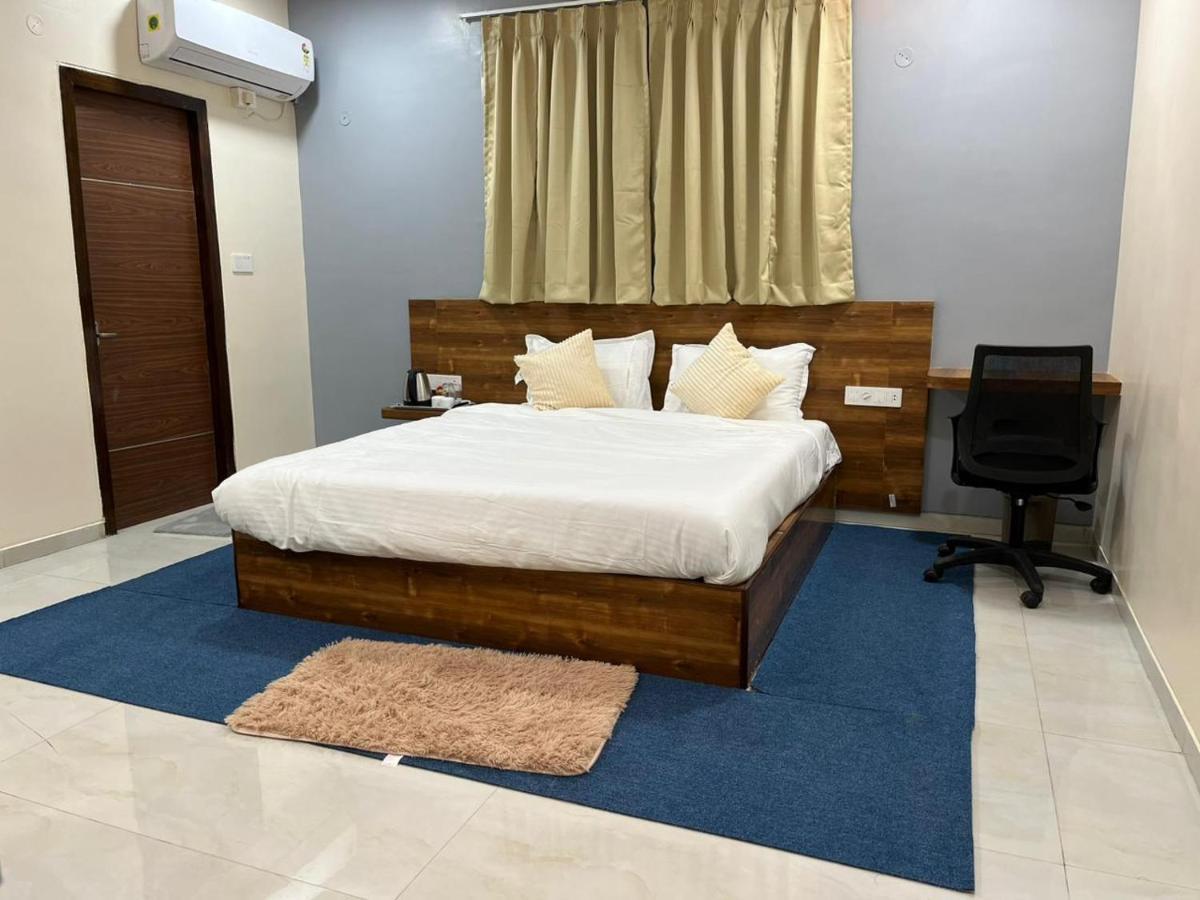 ויסאקפאטנם Beach Town Hotel מראה חיצוני תמונה